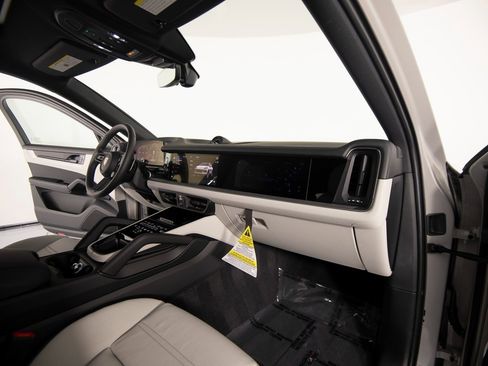 New 2026 Porsche Cayenne S image 26