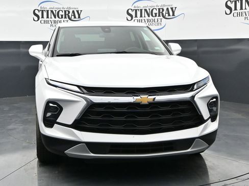 Used 2025 Chevrolet Blazer LT FWD image 2