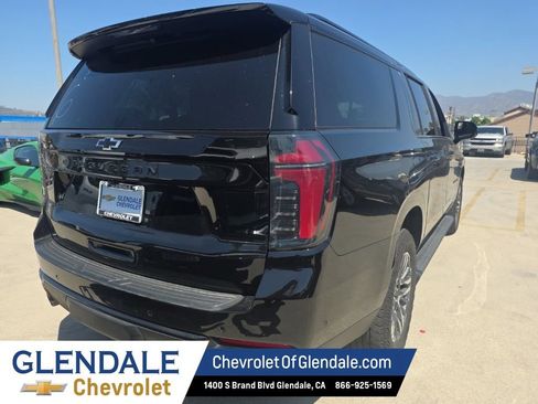 Used 2025 Chevrolet Suburban Z71 AWD/4WD image 5