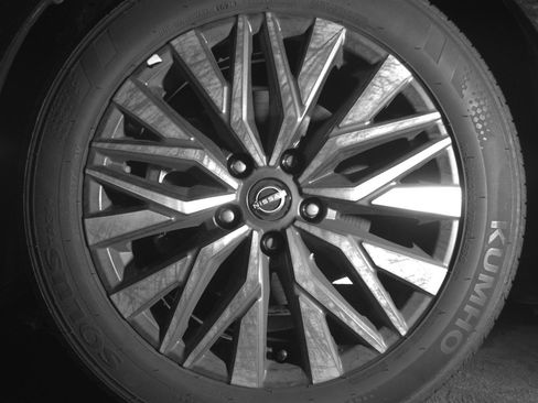 Used 2025 Nissan Altima 2.5 SV FWD image 12