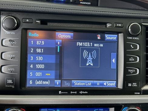 Used 2018 Toyota Highlander Limited Platinum FWD image 21