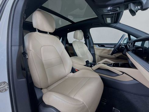 Certified 2025 Porsche Cayenne image 29