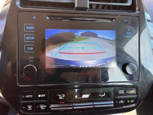 Used 2017 Toyota Prius Two image 11