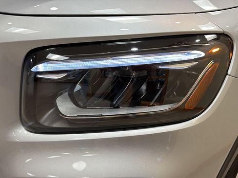Used 2026 Mercedes-Benz GLB 250 w/ Sun & Sound Package image 10