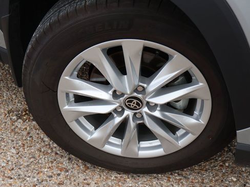 Used 2026 Toyota Corolla Cross LE FWD image 10