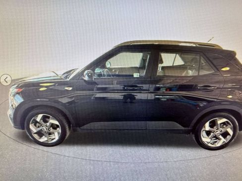 Used 2026 Hyundai Venue SEL FWD image 8