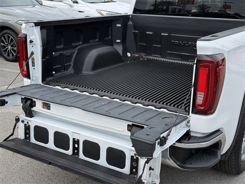 Used 2024 GMC Sierra 1500 SLT image 14