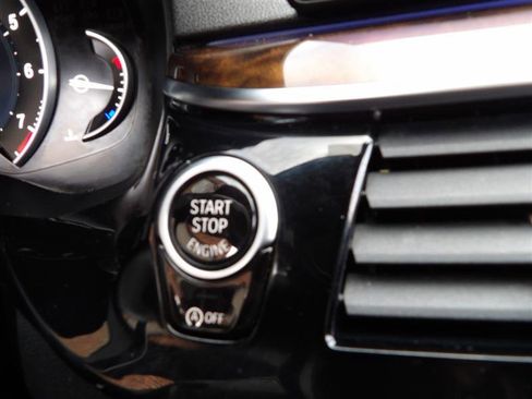 Used 2019 BMW 530i xDrive image 22