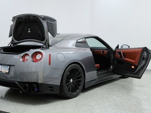 Used 2015 Nissan GT-R Premium AWD/4WD image 11