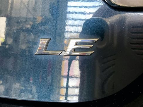 Used 2017 Toyota Camry LE image 10