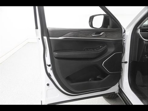 Used 2021 Jeep Grand Cherokee L Limited AWD/4WD image 4