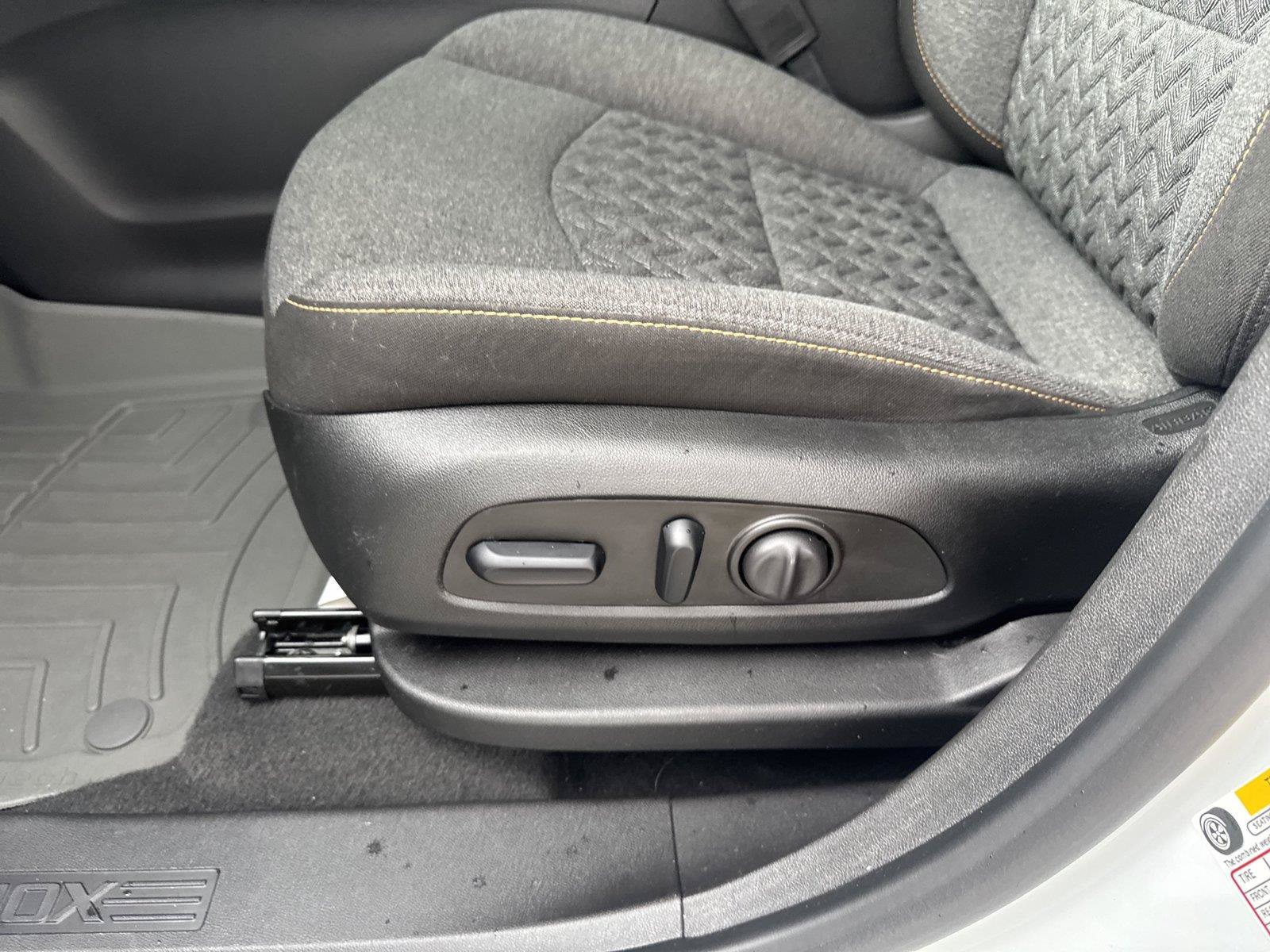 Used 2023 Chevrolet Equinox LT FWD image 12