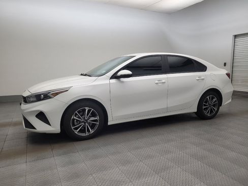 Used 2022 Kia Forte LXS w/ LXS Technology Package image 2