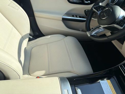 Used 2026 Mercedes-Benz C 300 Sedan image 11