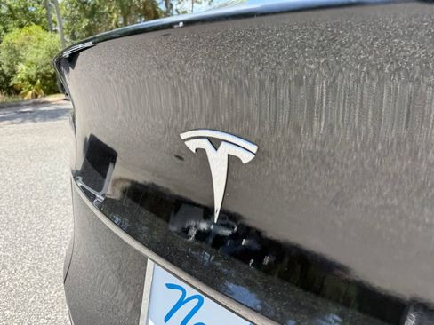 Used 2024 Tesla Model Y Long Range AWD/4WD image 12