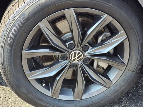 Used 2023 Volkswagen Tiguan SE FWD image 8