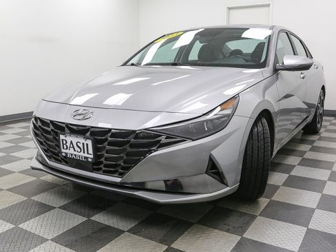 Used 2023 Hyundai Elantra Limited FWD image 4