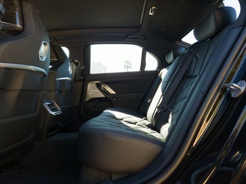 New 2026 BMW 740i w/ Premium Package image 17