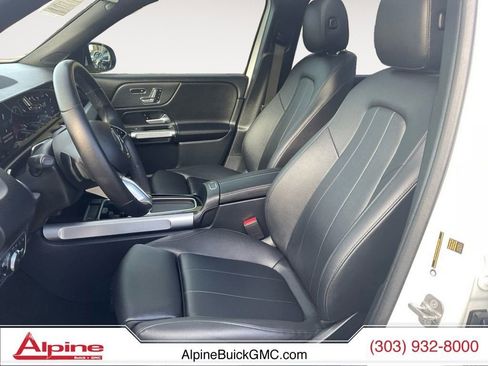 Used 2025 Mercedes-Benz GLB 250 4MATIC image 9