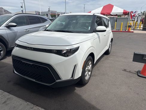 Used 2024 Kia Soul LX w/ Option Group 015 FWD image 1