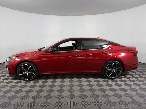 Used 2025 Nissan Altima 2.5 SR FWD image 9