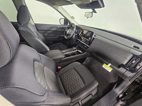 New 2025 Nissan Pathfinder SV image 15