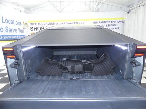 Used 2024 Tesla Cybertruck AWD Crew Cab image 32