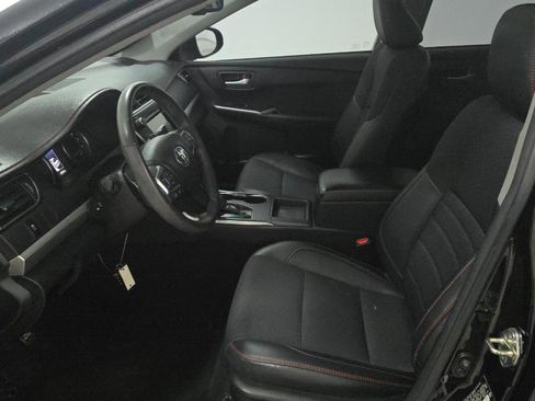 Used 2017 Toyota Camry SE w/ Moonroof Package image 7