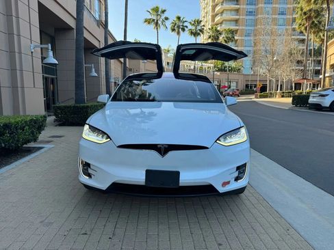 Used 2019 Tesla Model X Long Range AWD/4WD image 2