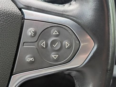 Used 2022 Chevrolet Traverse LT FWD image 25
