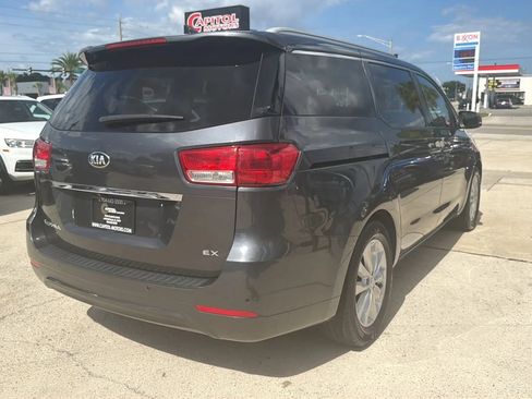 Used 2016 Kia Sedona EX FWD image 6