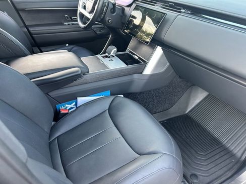 Used 2025 Land Rover Range Rover SE image 14