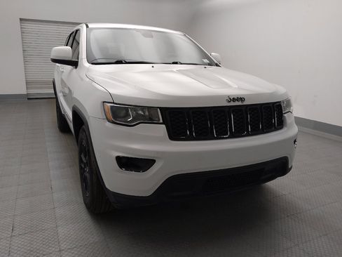 Used 2018 Jeep Grand Cherokee Laredo RWD image 14