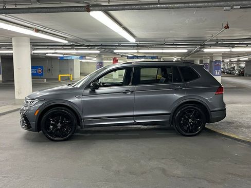 Used 2022 Volkswagen Tiguan SE R-Line image 31