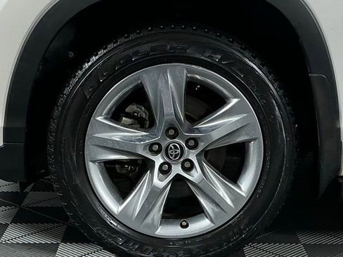 Used 2017 Toyota Highlander Limited FWD image 11
