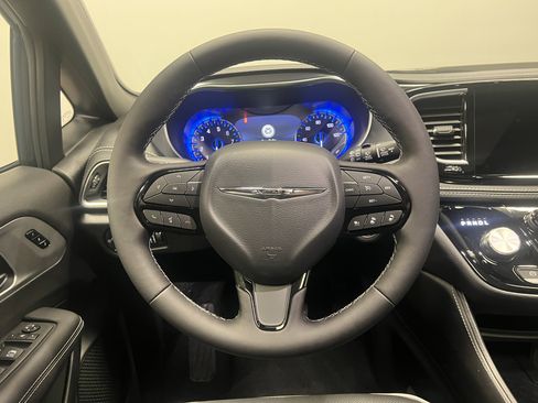 New 2026 Chrysler Pacifica Limited w/ S Appearance Package image 13