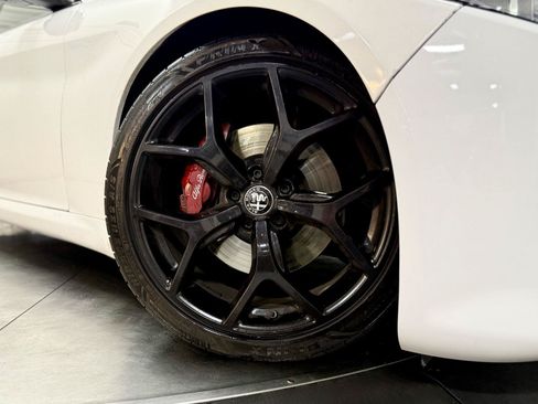 Used 2020 Alfa Romeo Giulia w/ Quick Order Package 22K Sport RWD image 10