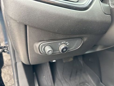Used 2023 Chevrolet Equinox RS w/ LPO, Floor Liner Package FWD image 17