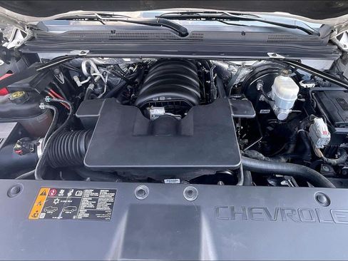 Used 2018 Chevrolet Suburban Premier AWD/4WD image 10
