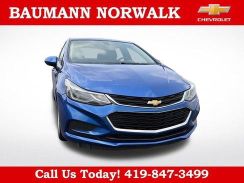 Used 2016 Chevrolet Cruze LT FWD image 2