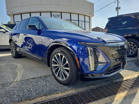 Used 2024 Cadillac Lyriq Sport w/ LPO, Floor Liner Package AWD/4WD image 5