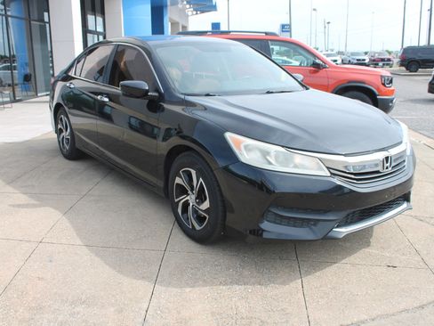 Used 2017 Honda Accord LX image 1