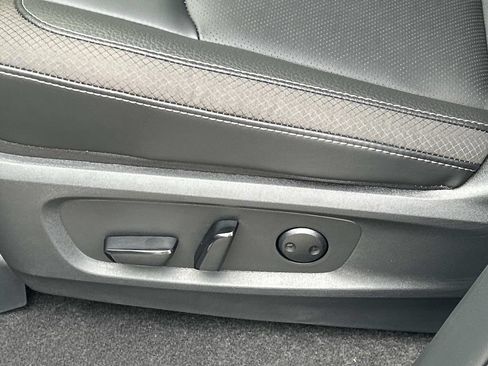 New 2026 Nissan Pathfinder SL FWD image 18