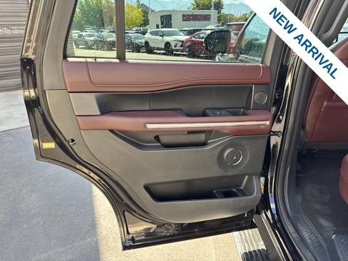 Used 2024 Ford Expedition Limited AWD/4WD image 18