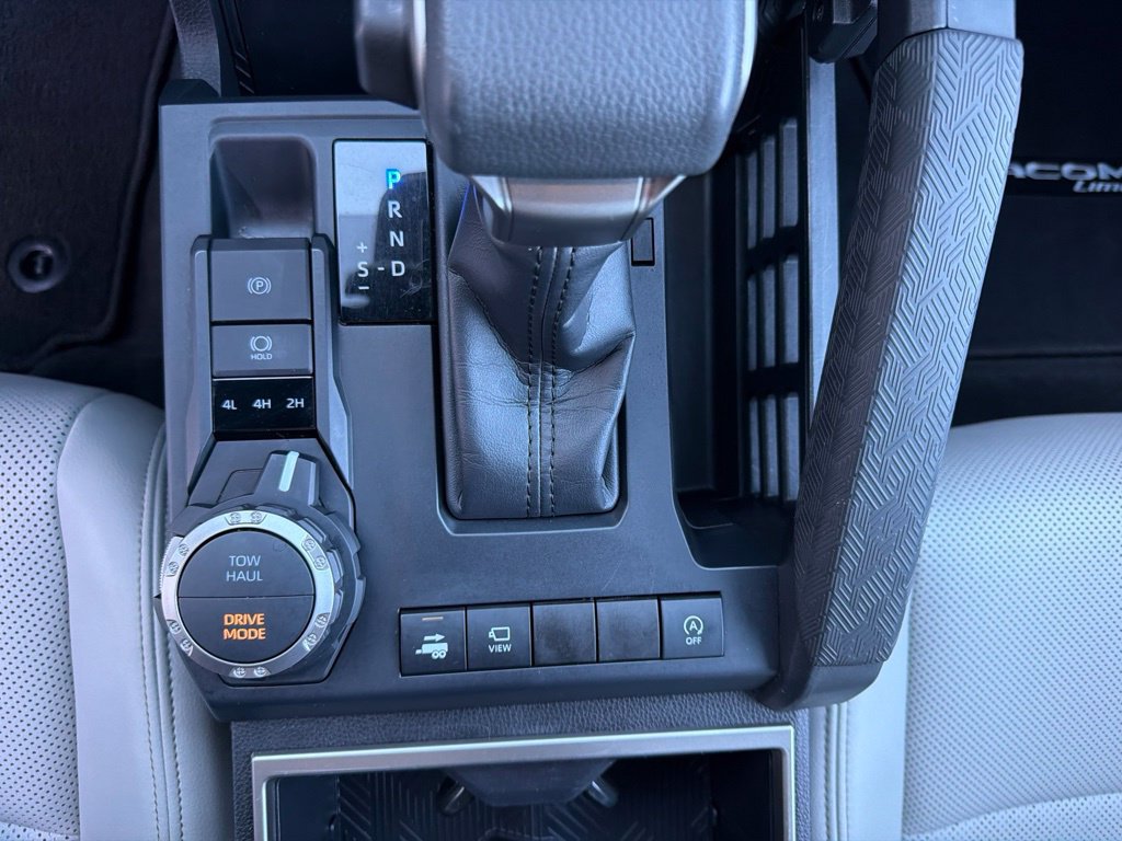 Used 2024 Toyota Tacoma Limited w/ Limited Package (LT) AWD/4WD image 28