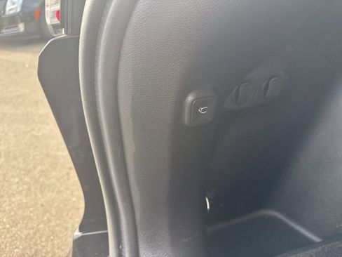 Used 2019 Jeep Cherokee High Altitude AWD/4WD image 12