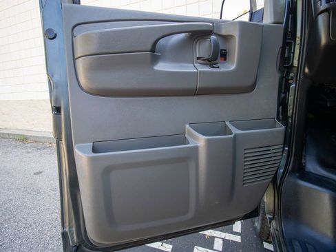 Used 2014 Chevrolet Express 2500 image 11