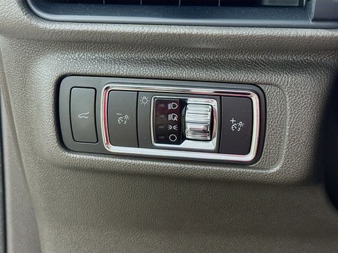 Used 2021 Lincoln Corsair AWD w/ Premium Package image 14