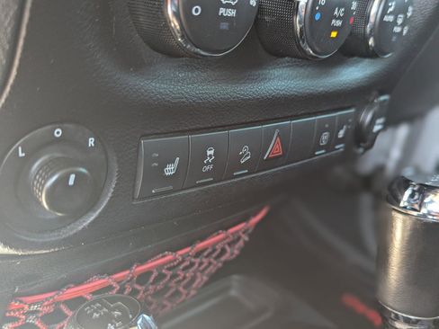 Used 2018 Jeep Wrangler Unlimited Rubicon w/ Max Tow Package AWD/4WD image 23