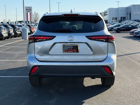 Used 2024 Toyota Highlander XLE image 6